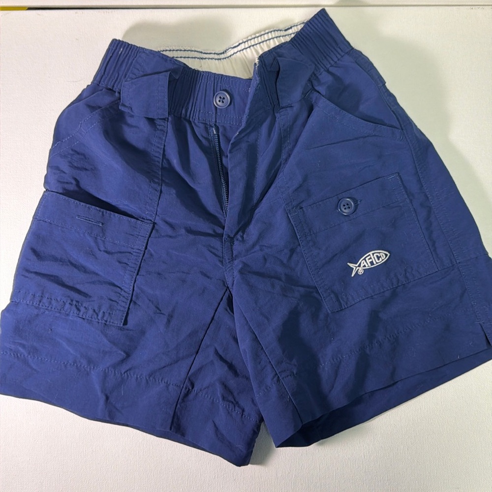 Boys AFTCO Navy Shorts. Size 22 (6/7 years)